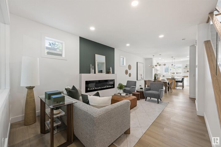 Property Photo:  11230 127 Street NW  AB T5M 0T6 