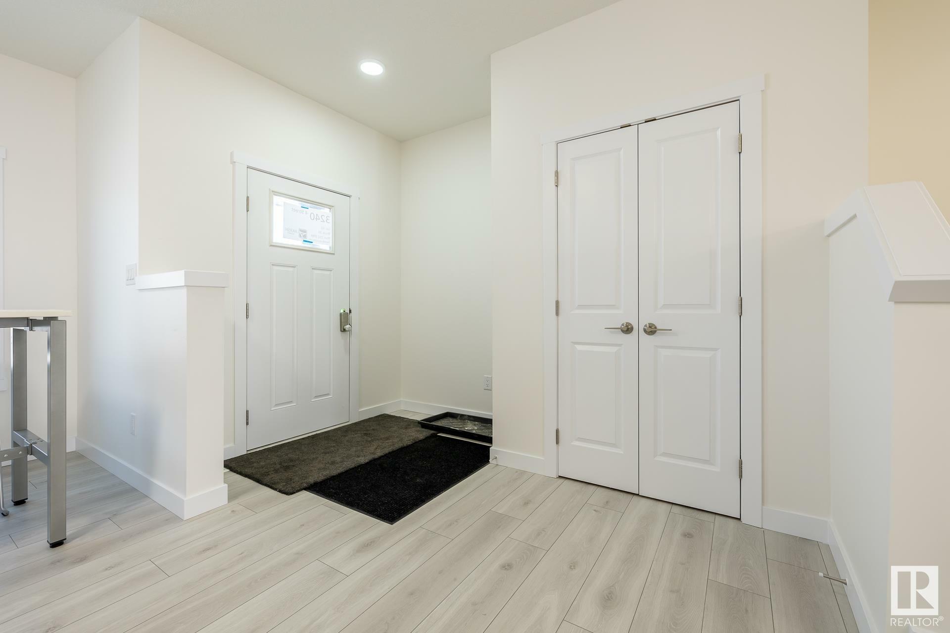 Property Photo: 37 Renwyck Place AB T7X 4E1