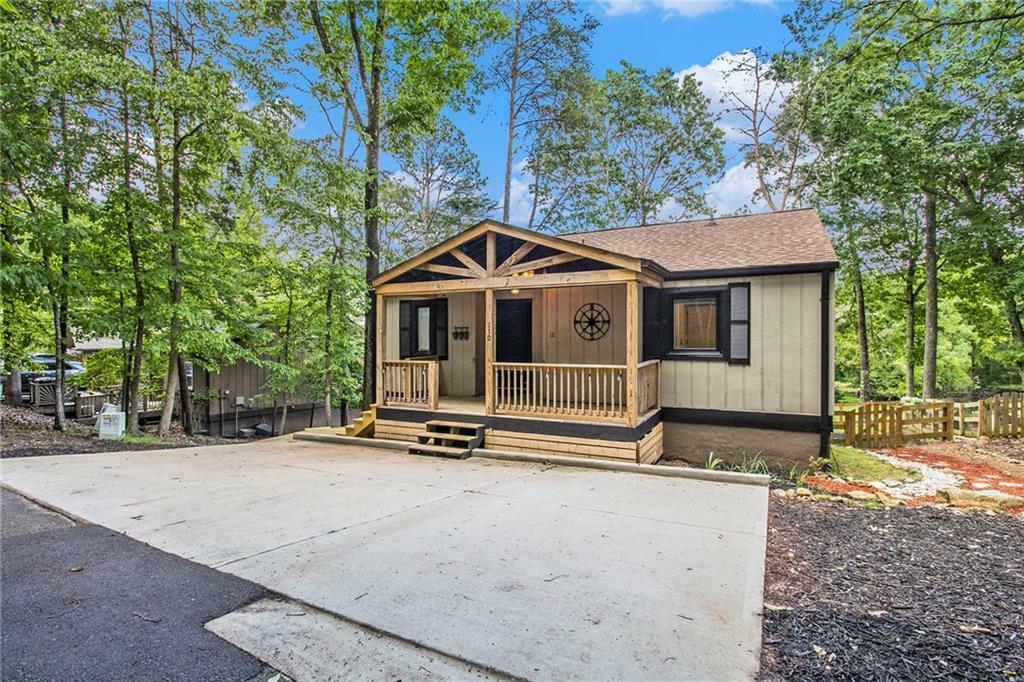 Property Photo: 110 Fairway Oaks GA 30183