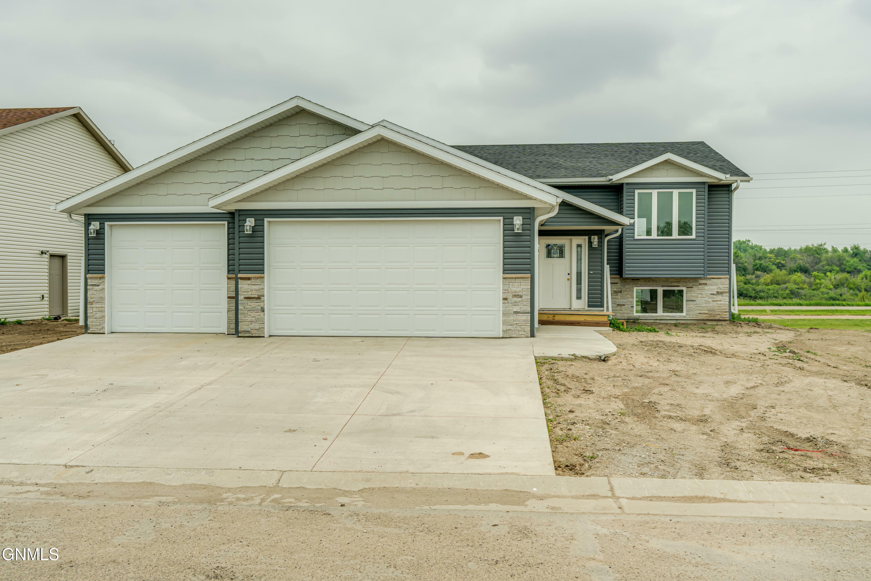 Property Photo: 1232 Empire Circle ND 58504
