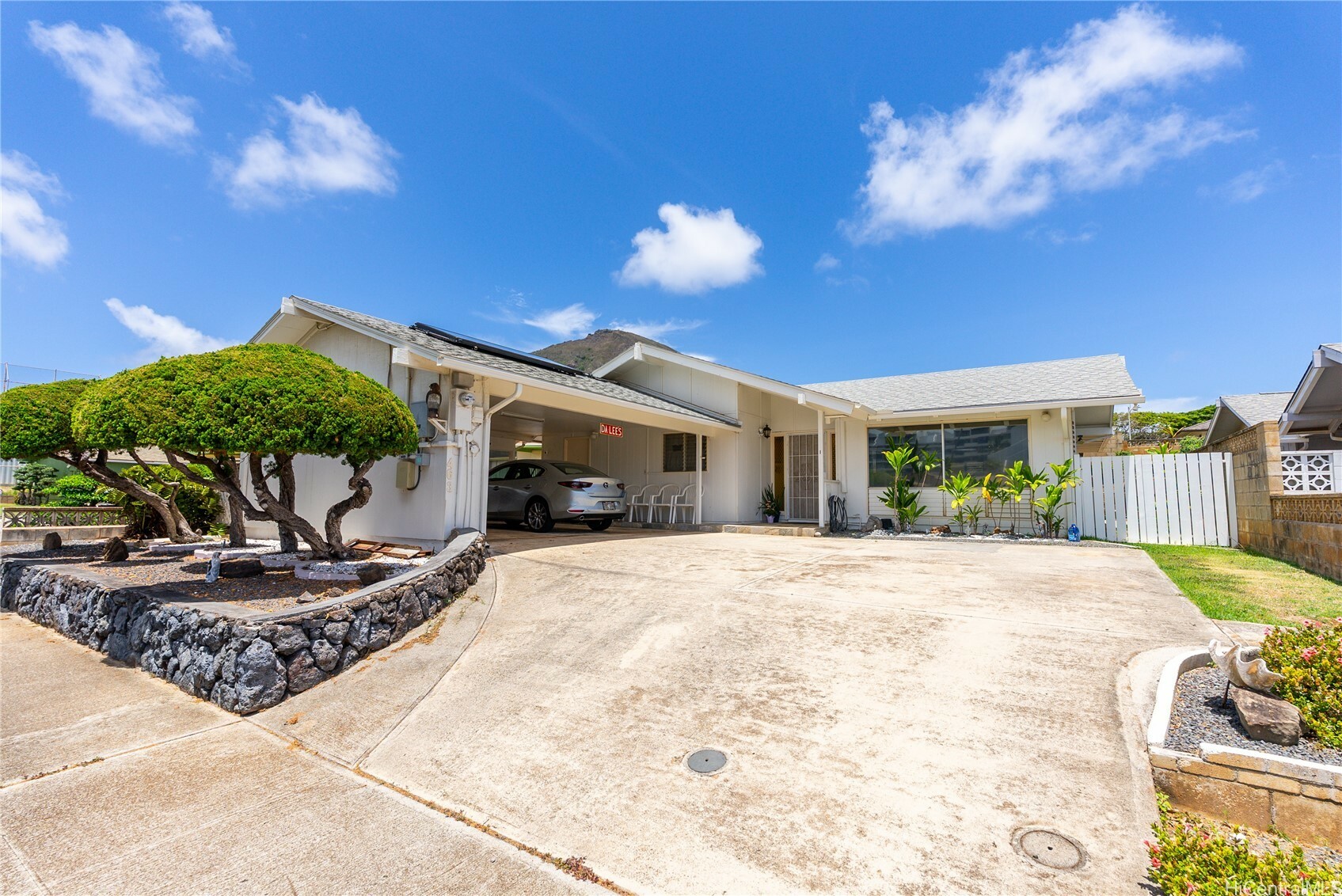Property Photo: 463 Kaleimamahu Street HI 96825
