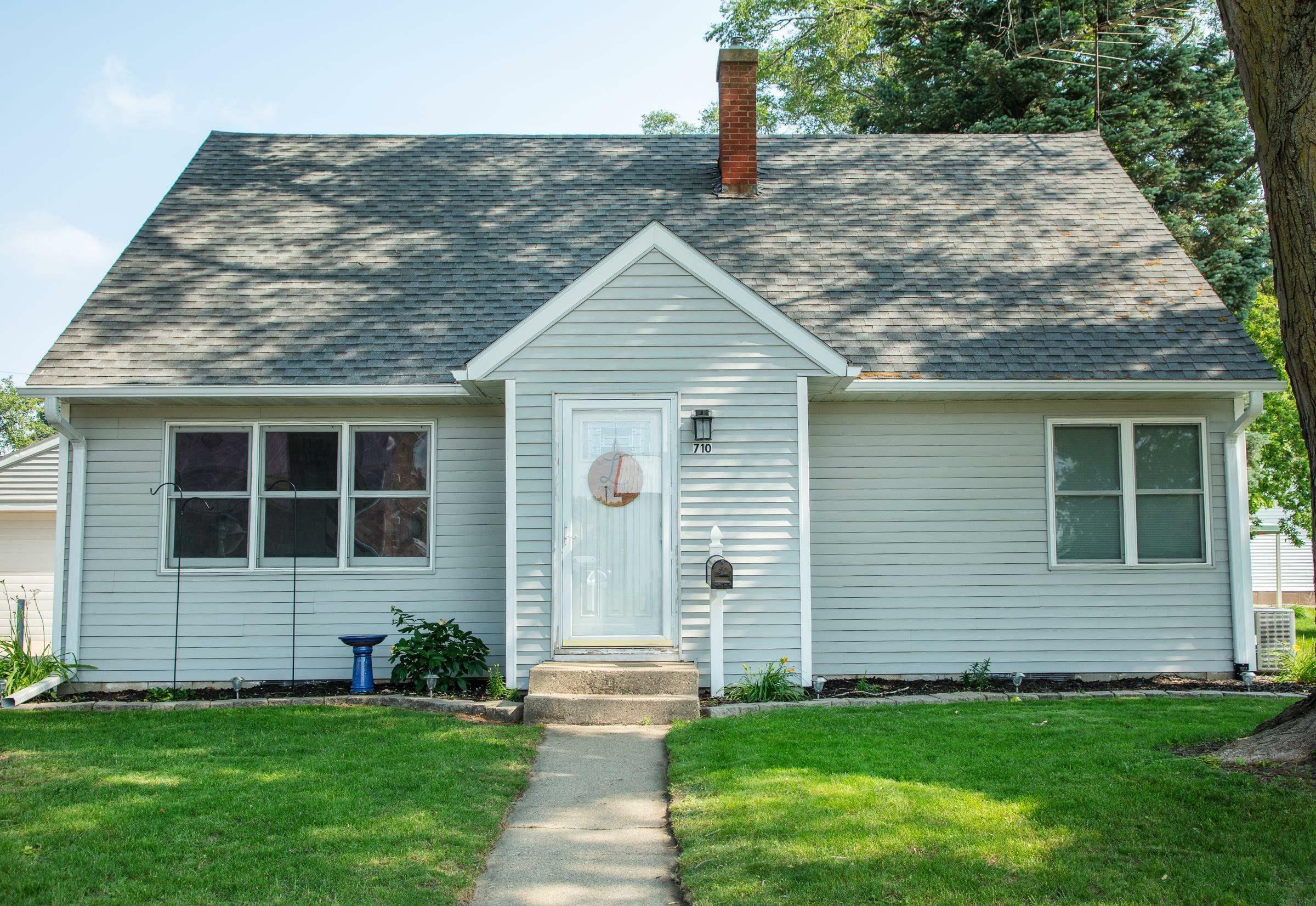 Property Photo: 710 SW 4th Avenue IA 50677