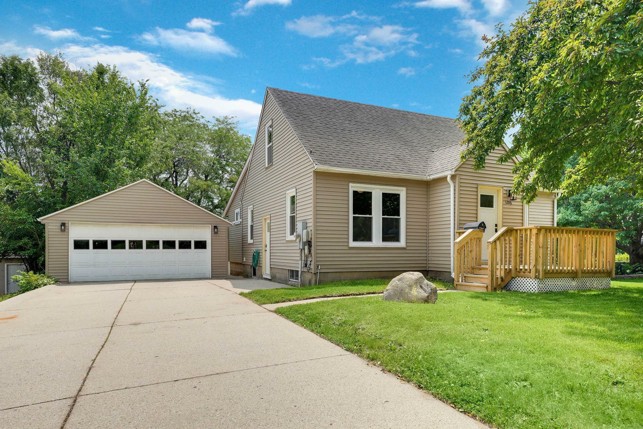 1206 18 Street  Cedar Falls IA 50613 photo
