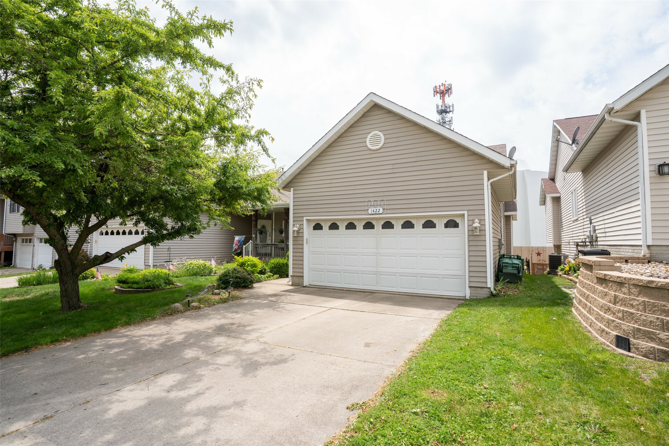 Property Photo: 1422 SE Waywin Drive IA 50021
