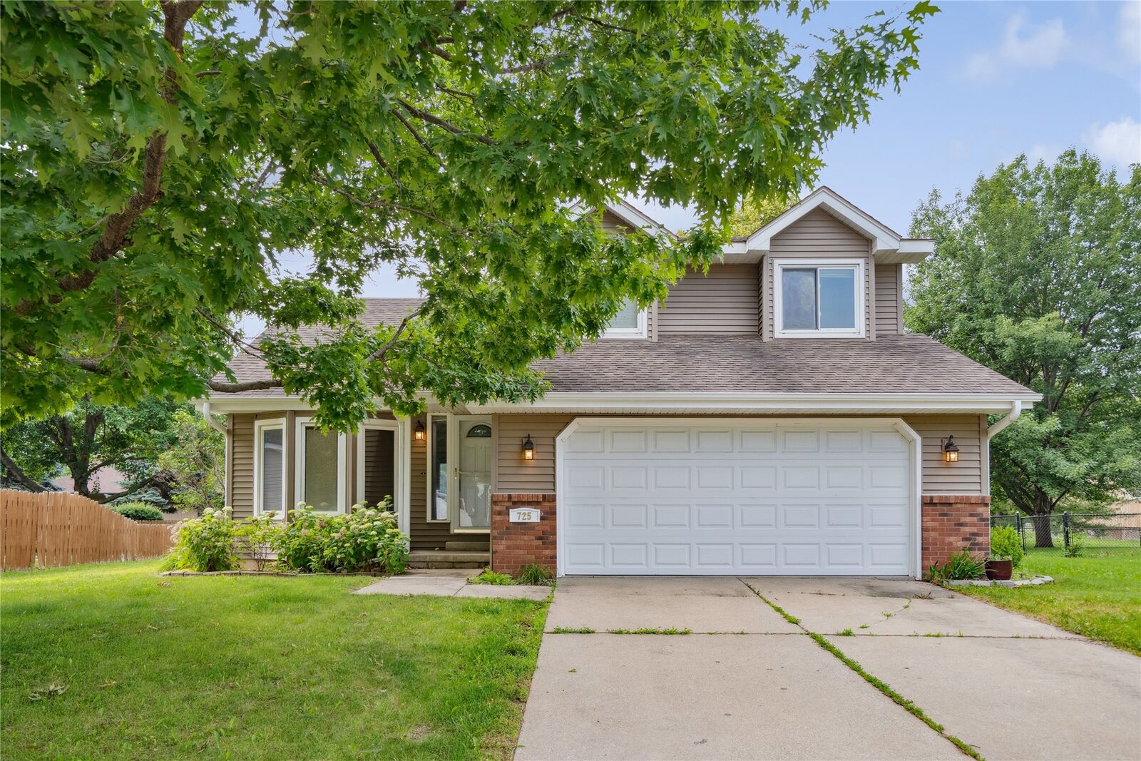 Property Photo:  725 SE Peterson Drive  IA 50021 