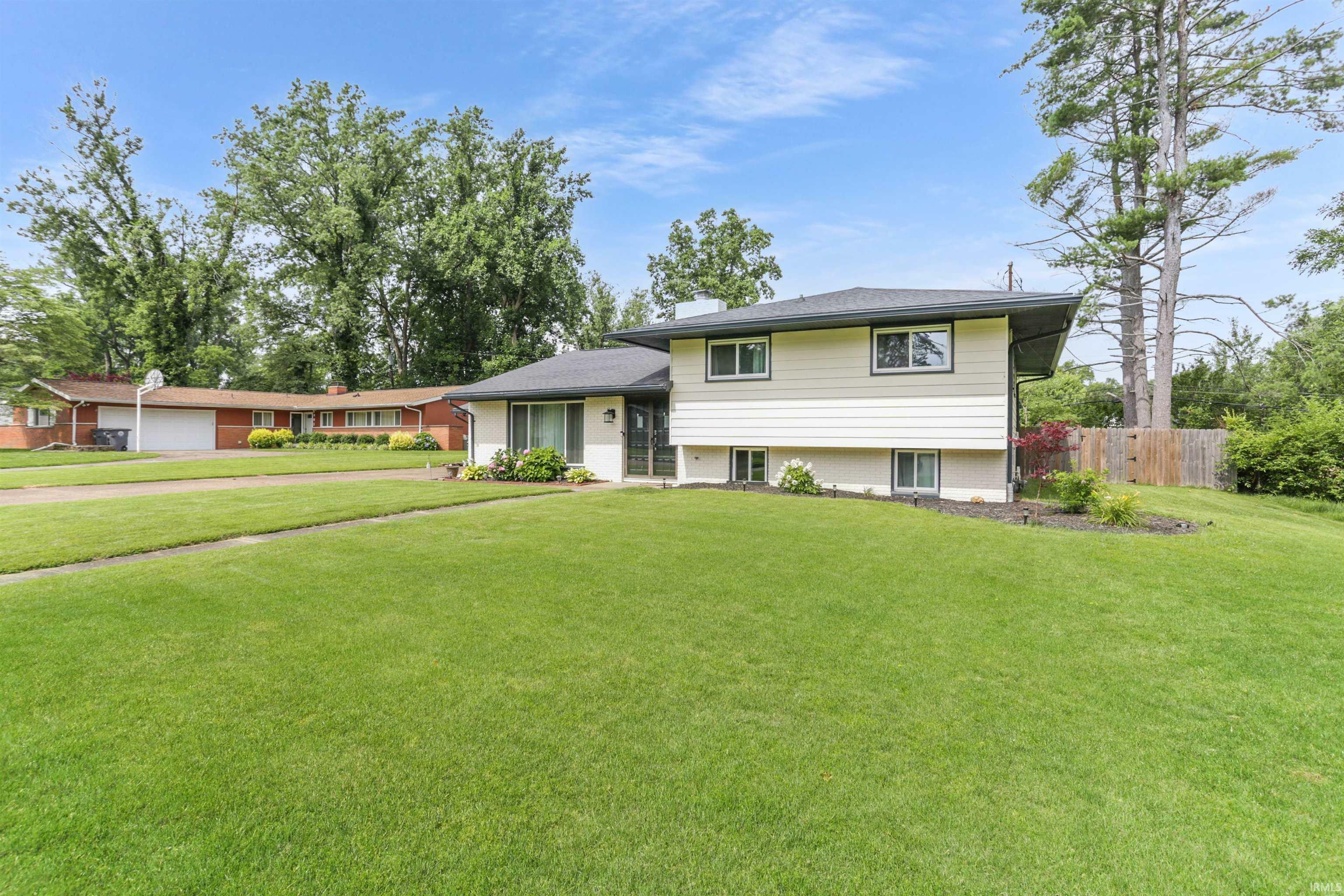 Property Photo: 867 Park Plaza Drive IN 47715