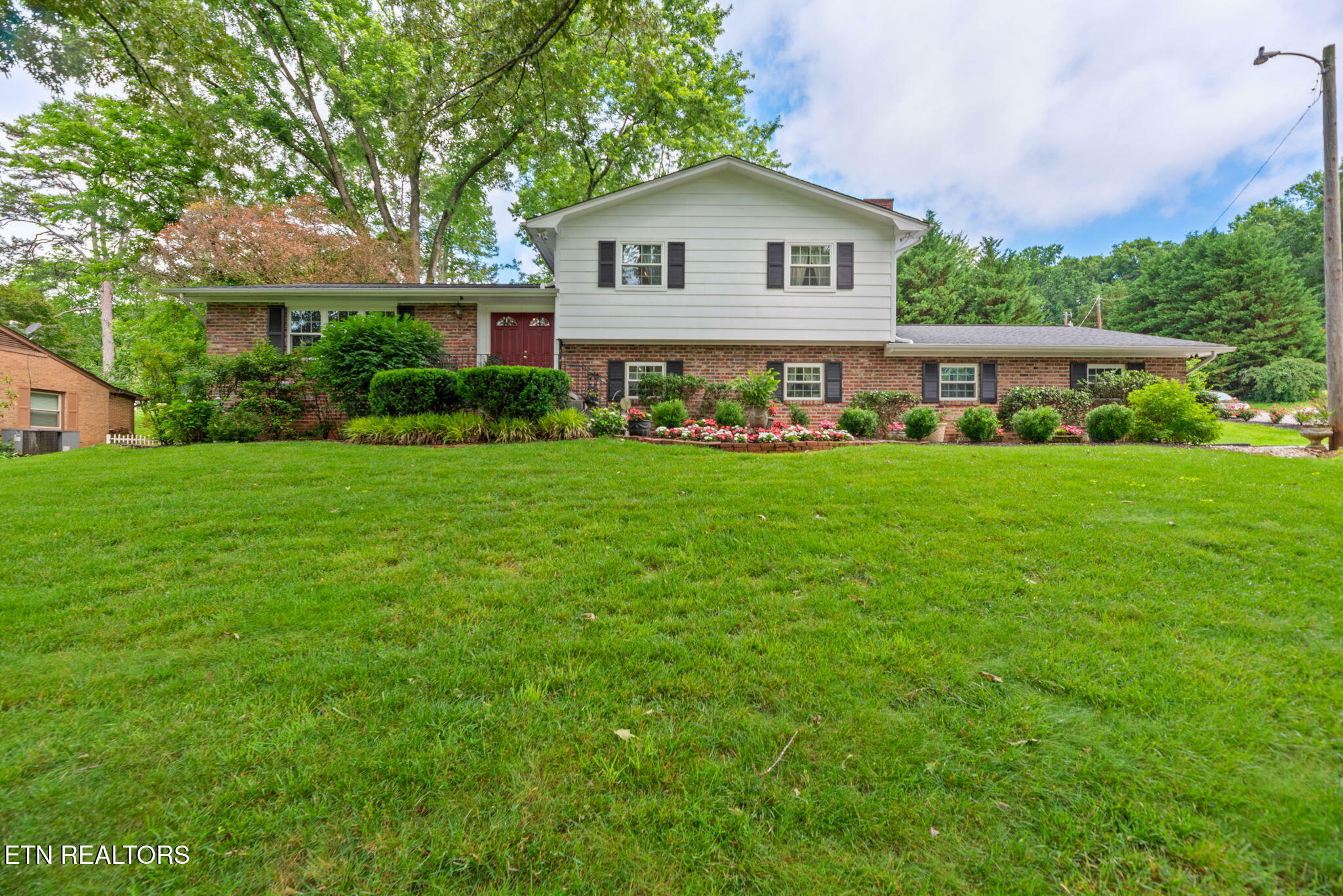 Property Photo: 8201 Ainsworth Drive TN 37909