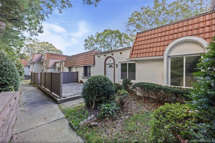 Property Photo:  269 Brettonwoods Drive 269  NY 11727