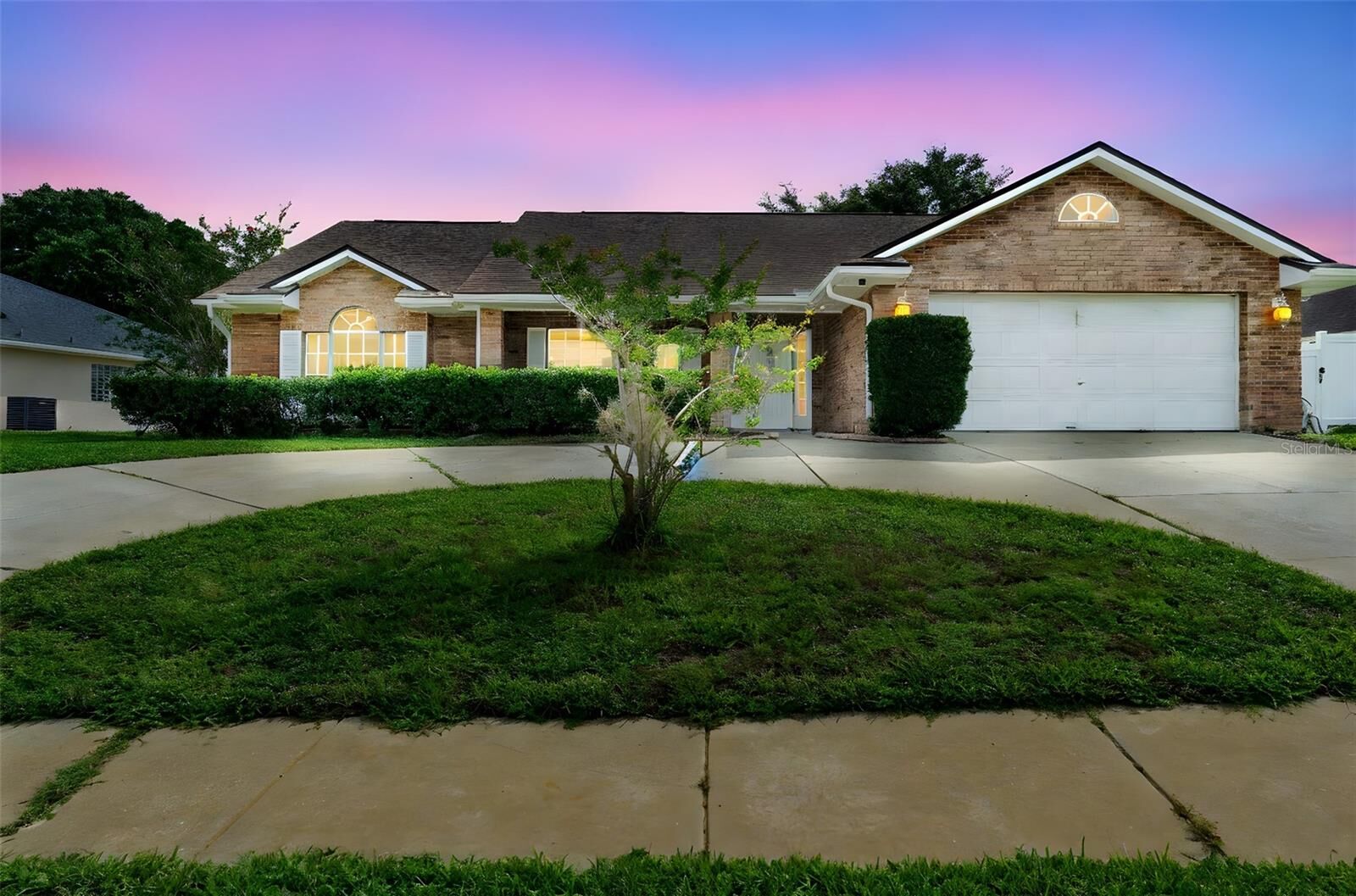 Property Photo: 40 Hollow Pine Drive FL 32713