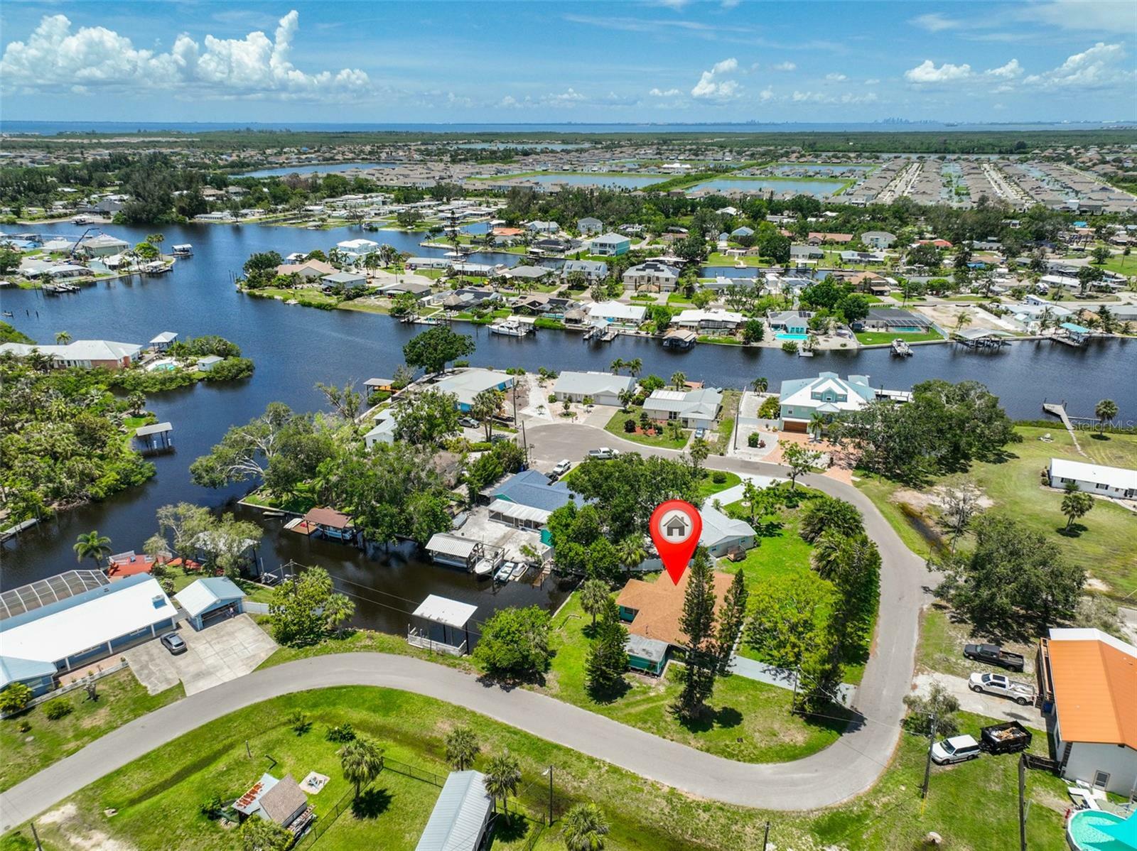 Property Photo: 301 Carlyle Boulevard FL 33570