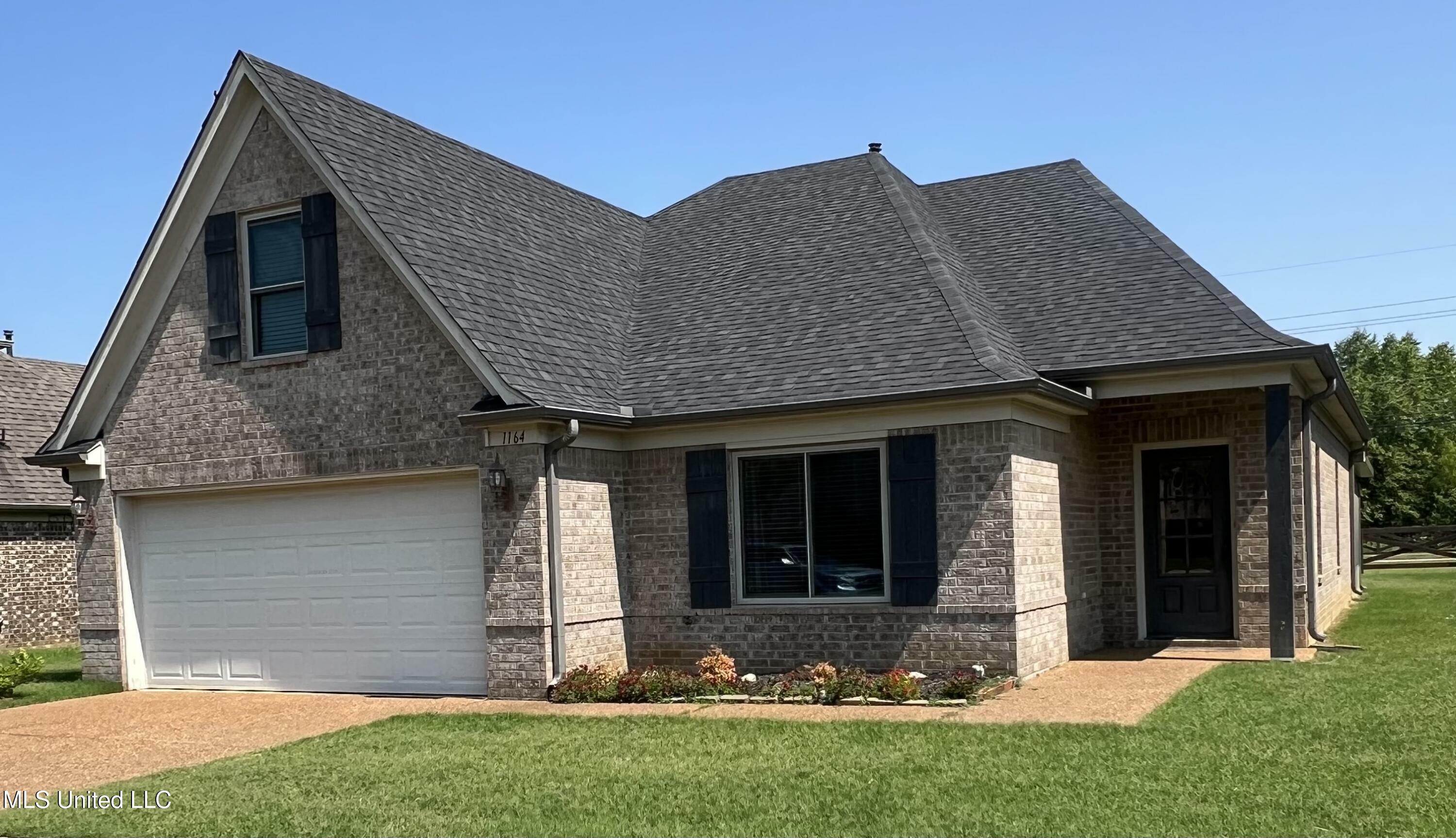 Property Photo: 1164 Chestnut Drive MS 38671