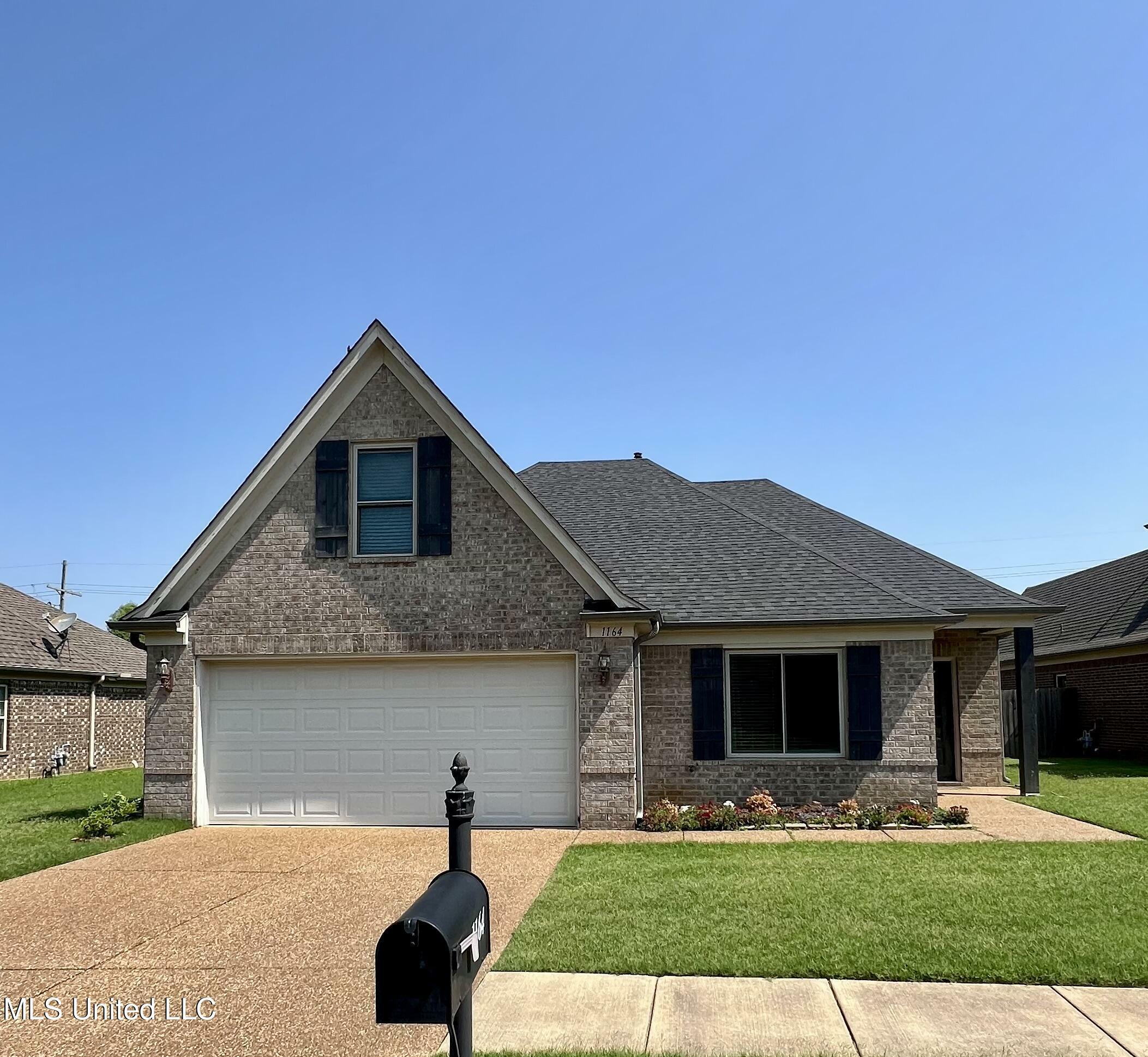Property Photo:  1164 Chestnut Drive  MS 38671 