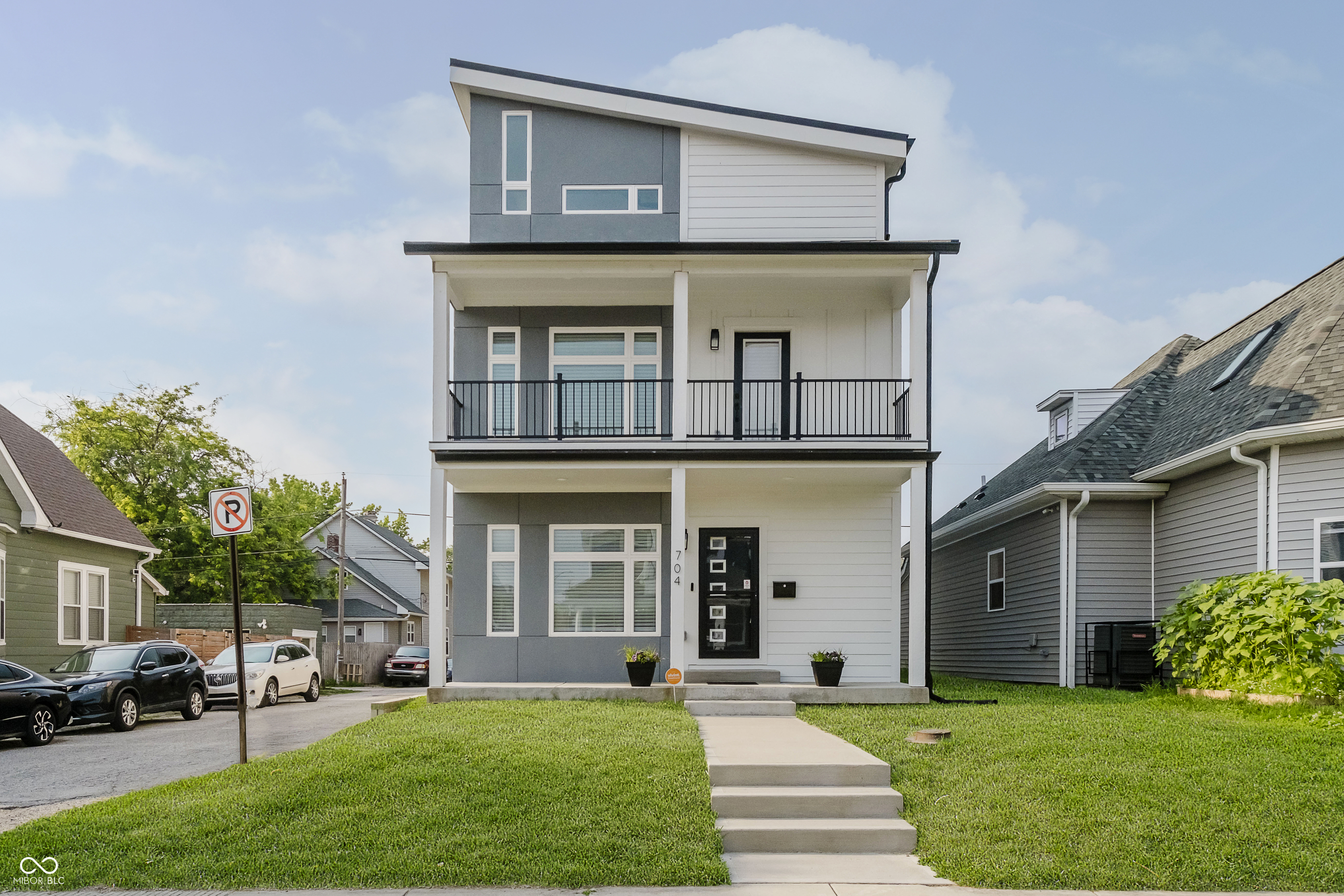 Property Photo: 704 Parkway Avenue IN 46203