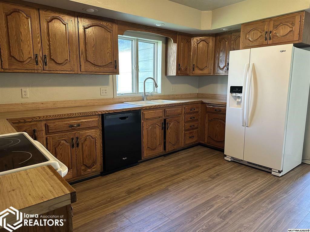Property Photo: 304 10th Street IA 50459