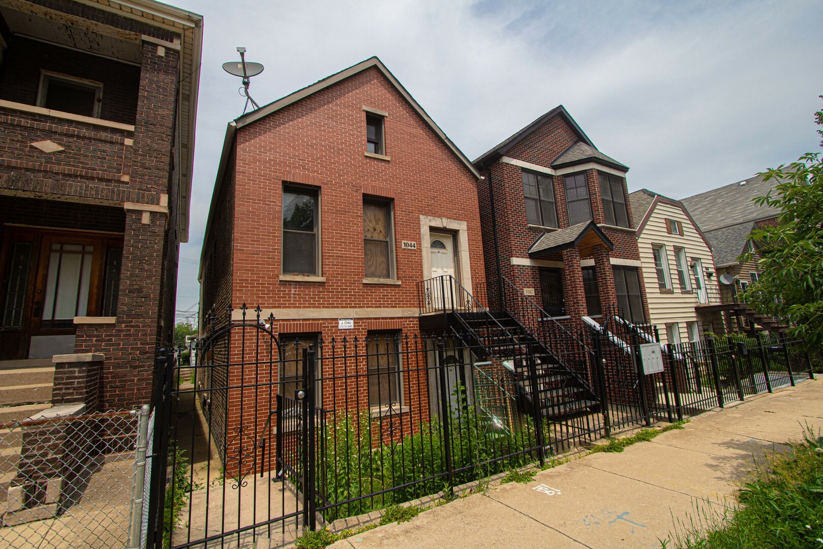 Property Photo:  1044 W 34th Place  IL 60608 