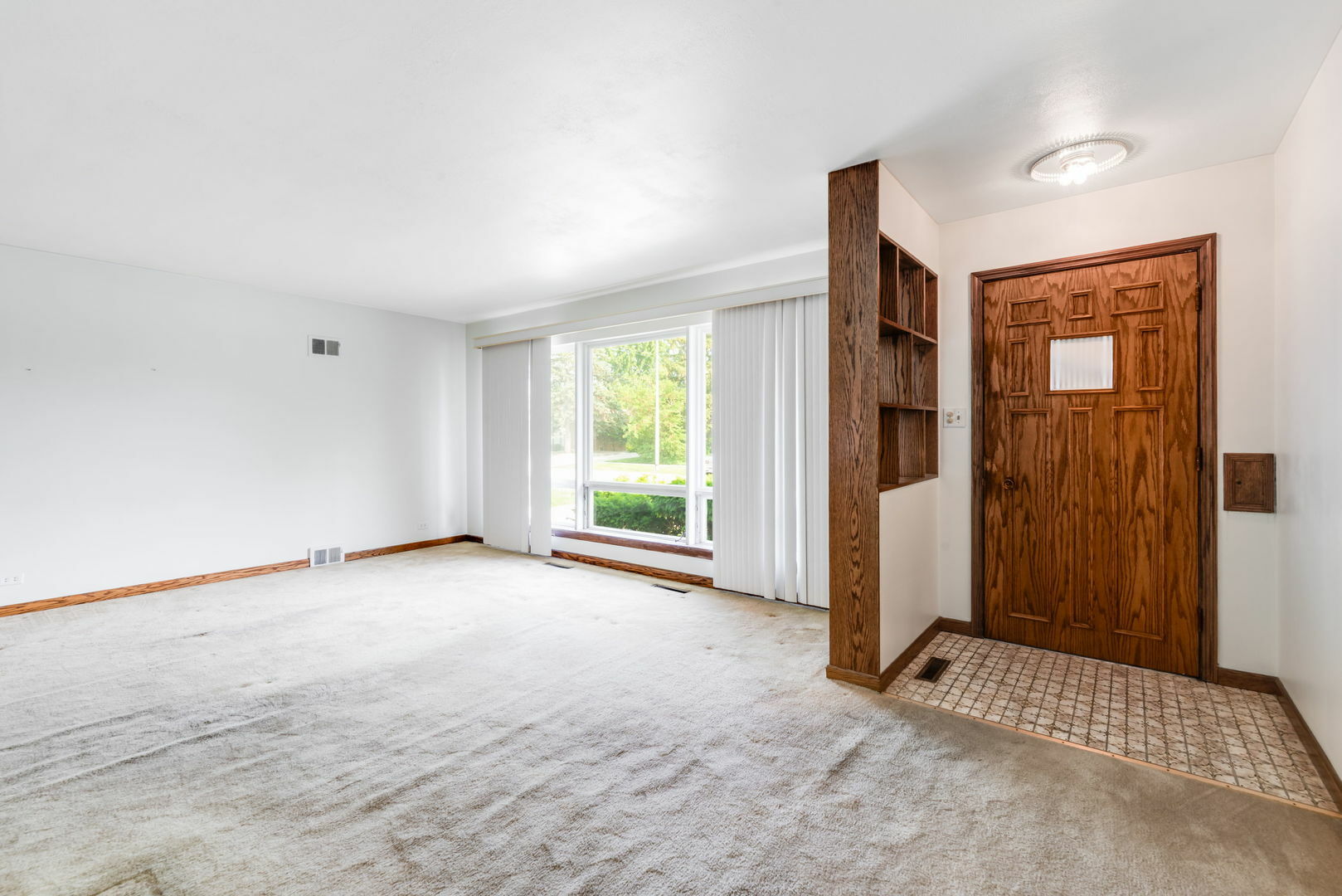Property Photo: 1900 Manchester Avenue IL 60154