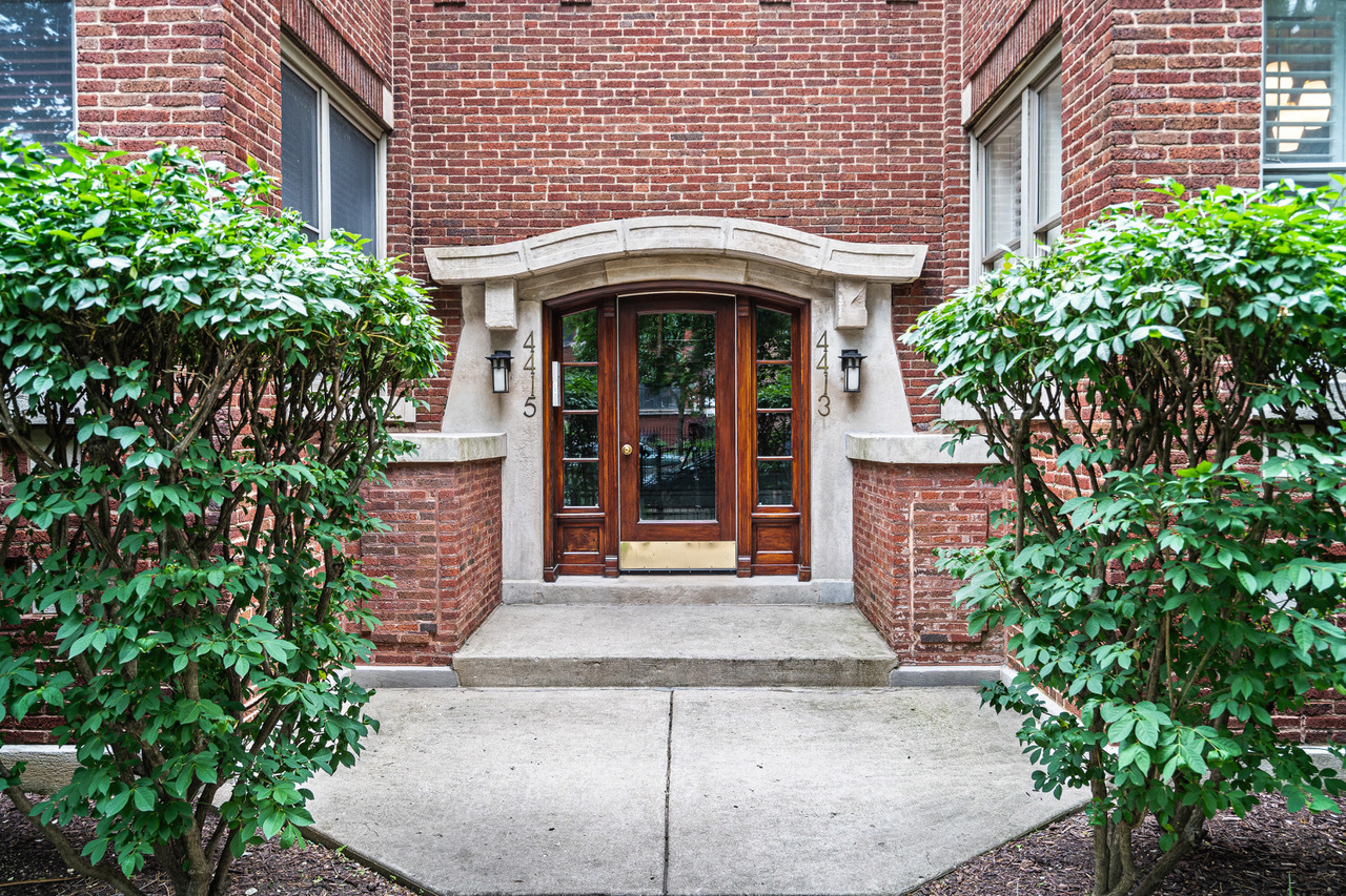 Property Photo: 4413 N Malden Street 2S IL 60640
