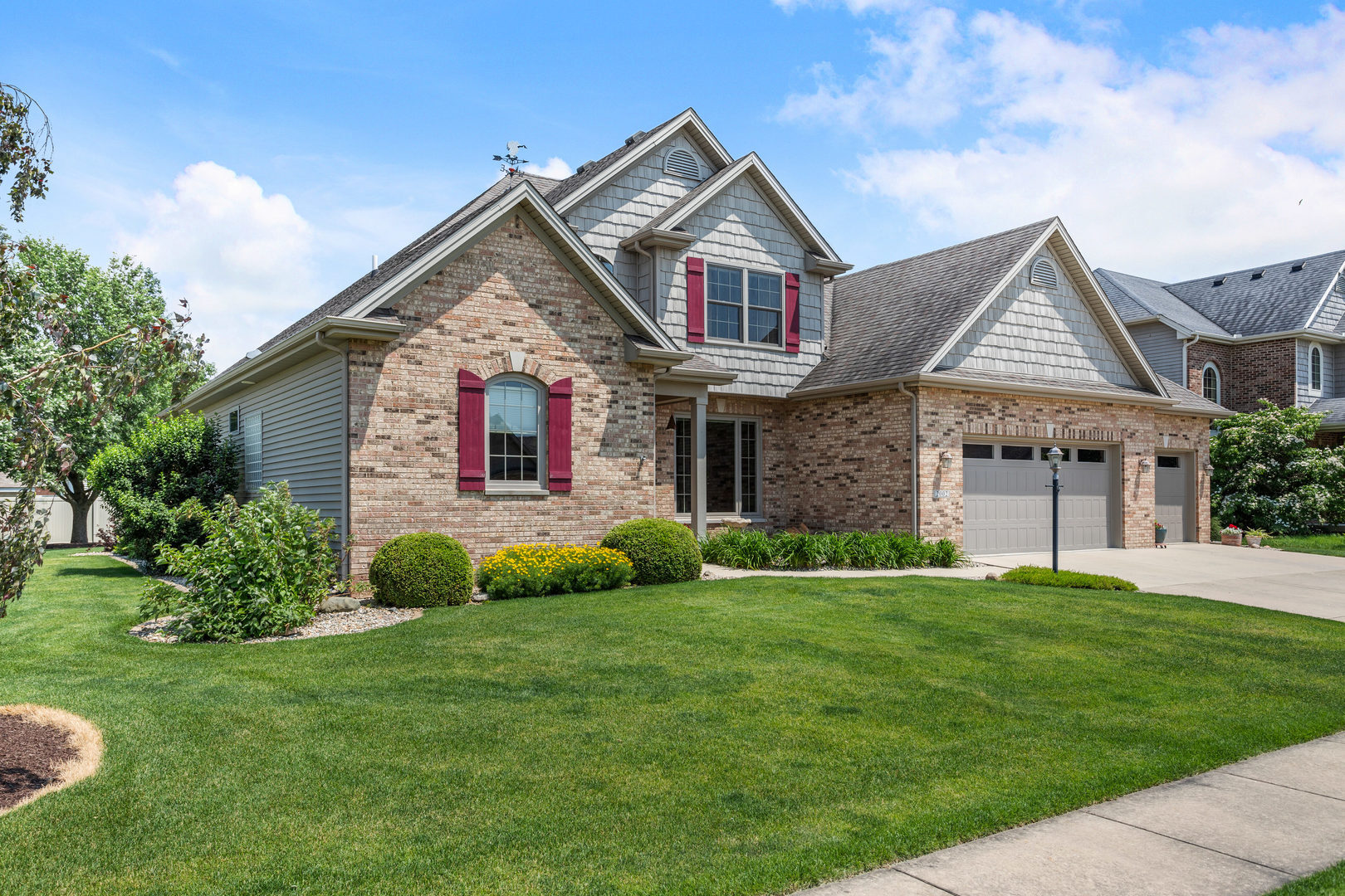 Property Photo:  2002 Savanna Drive  IL 61822 
