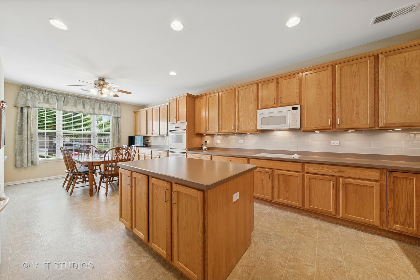 Property Photo:  319 Capital Drive  IL 60404 