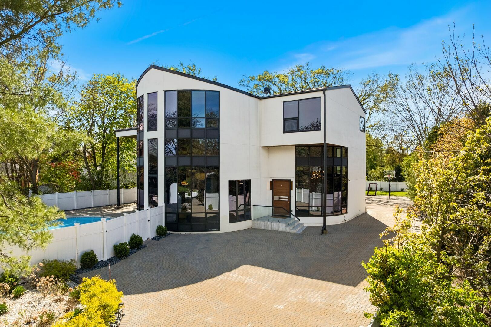 2110 Pfingsten Road  Northbrook IL 60062 photo
