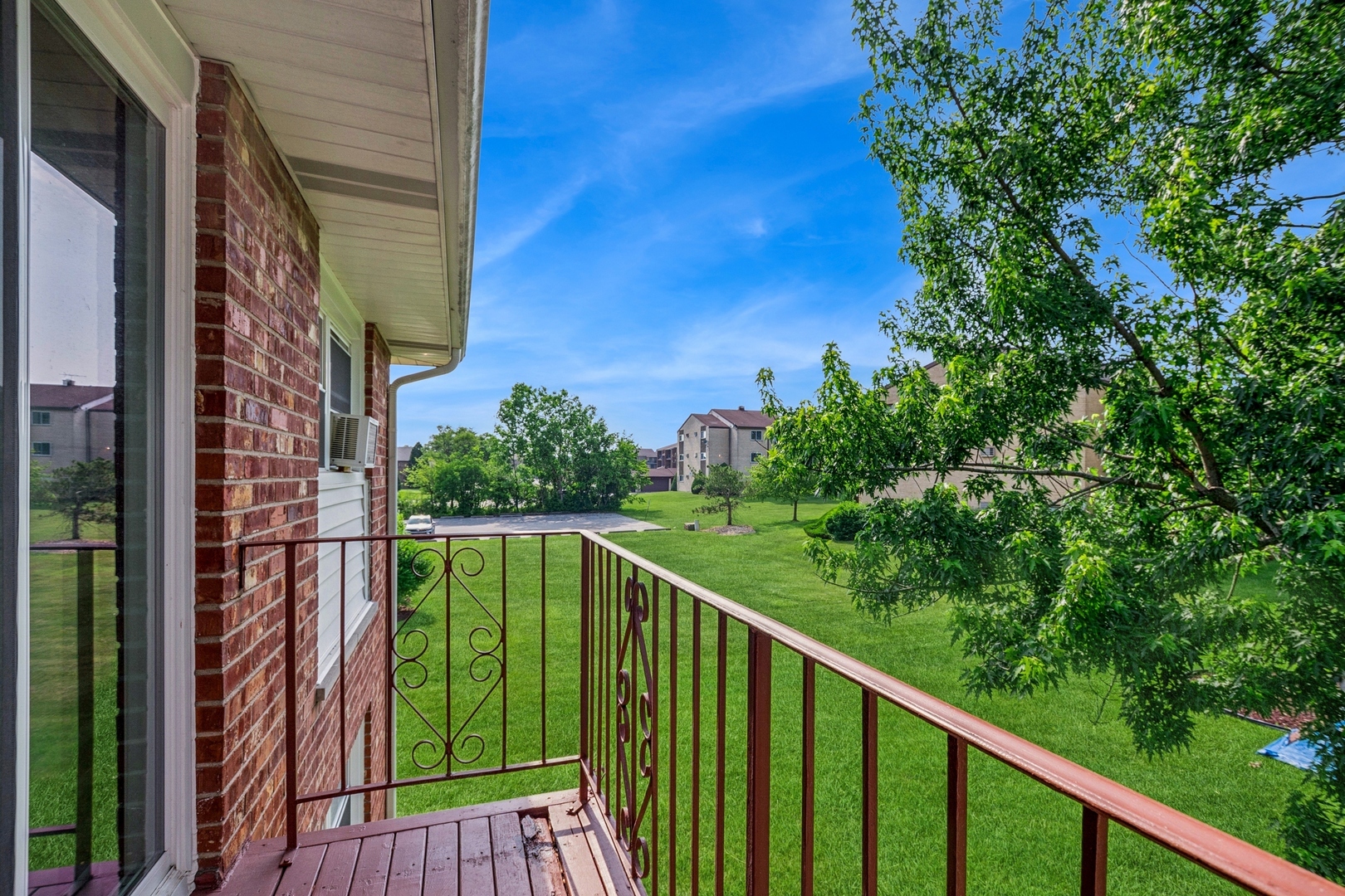 Property Photo: 15290 El Cameno Terrace 2W IL 60462