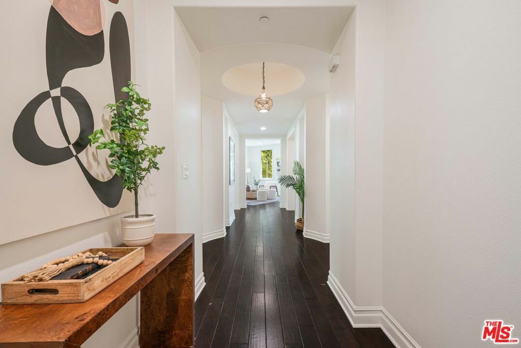 Property Photo: 6241 Crescent Park 201 CA 90094