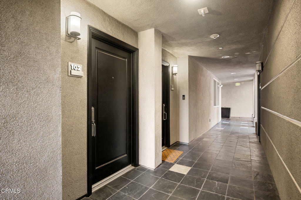 Property Photo: 4424 Whitsett Avenue 102 CA 91604
