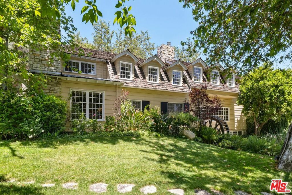 Property Photo: 4535 Vanalden Avenue CA 91356