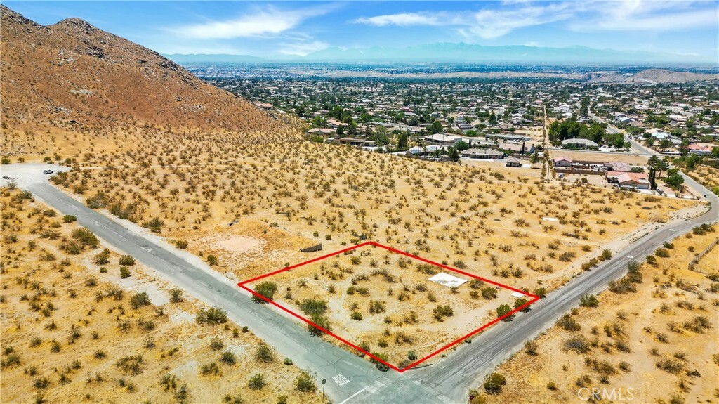 Property Photo: 19767 Roanoke Rd CA 92307