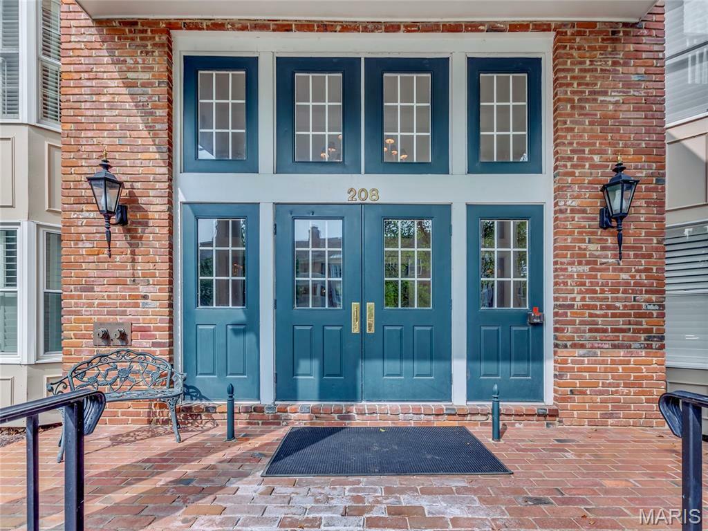Property Photo: 208 Ambridge Court 106 MO 63017