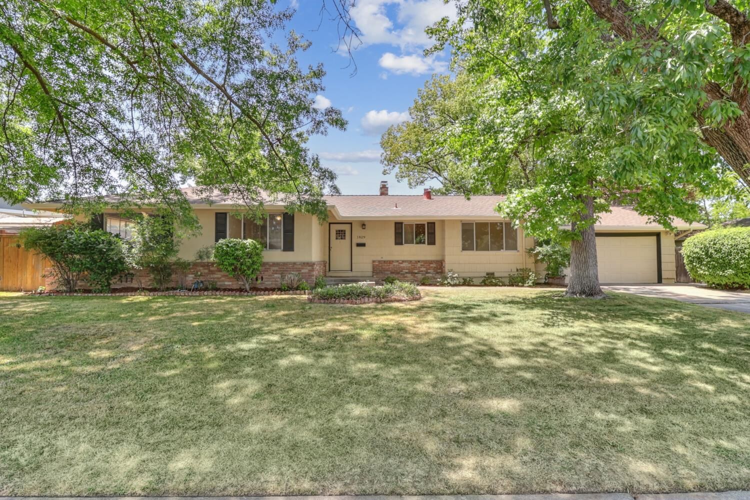 Property Photo: 1829 Wayside Ln CA 95864