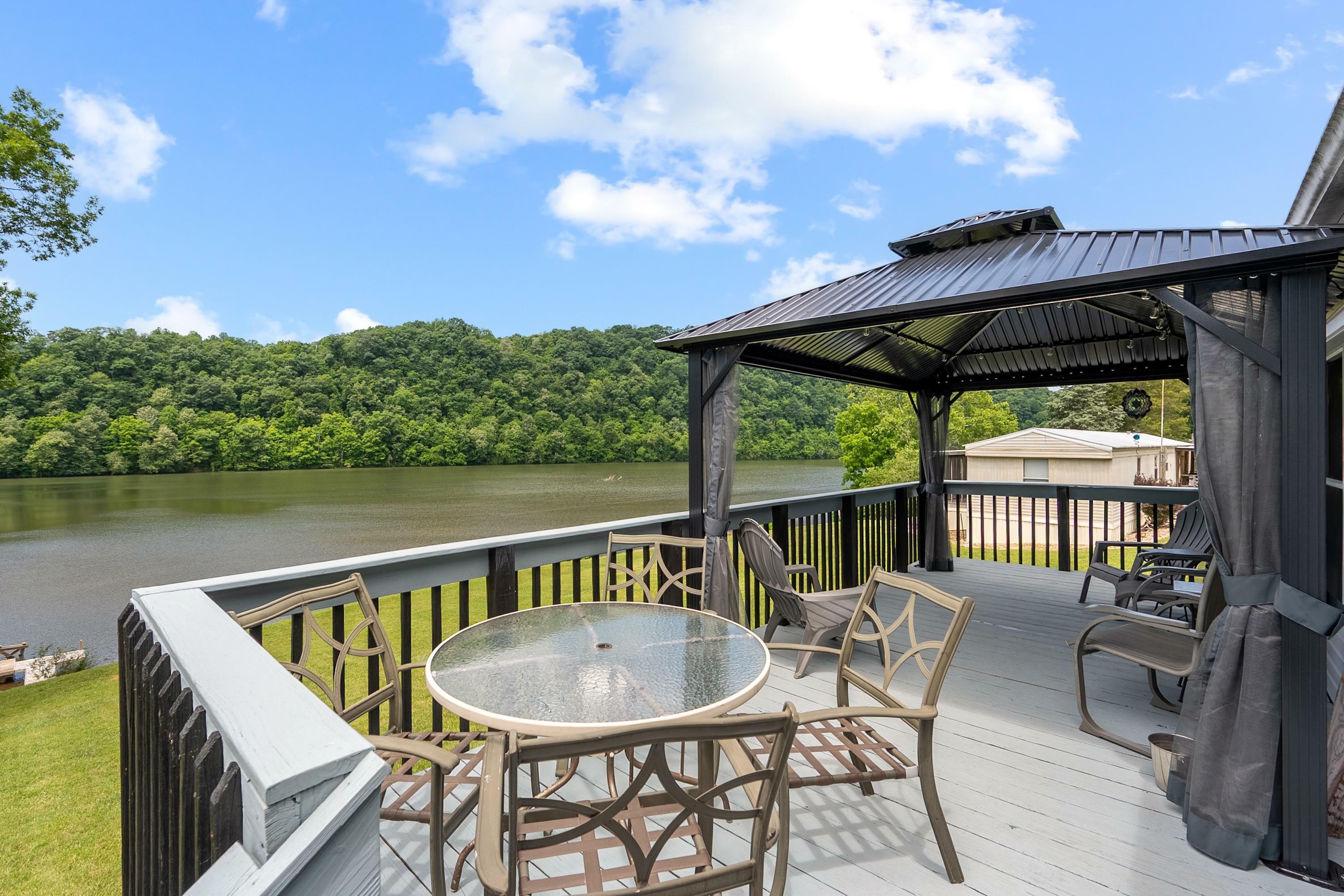 Property Photo: 4276 Paradise Road VA 24347