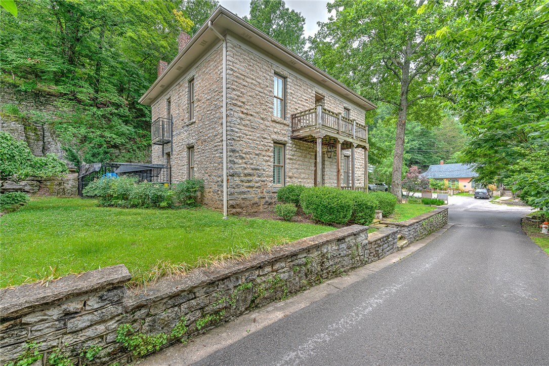 Property Photo: 32 Armstrong Street AR 72632