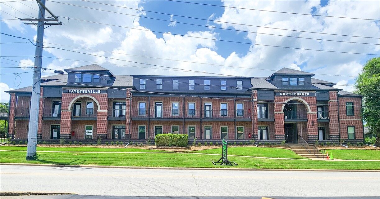 Property Photo:  1115 N Leverett Avenue 205  AR 72703 