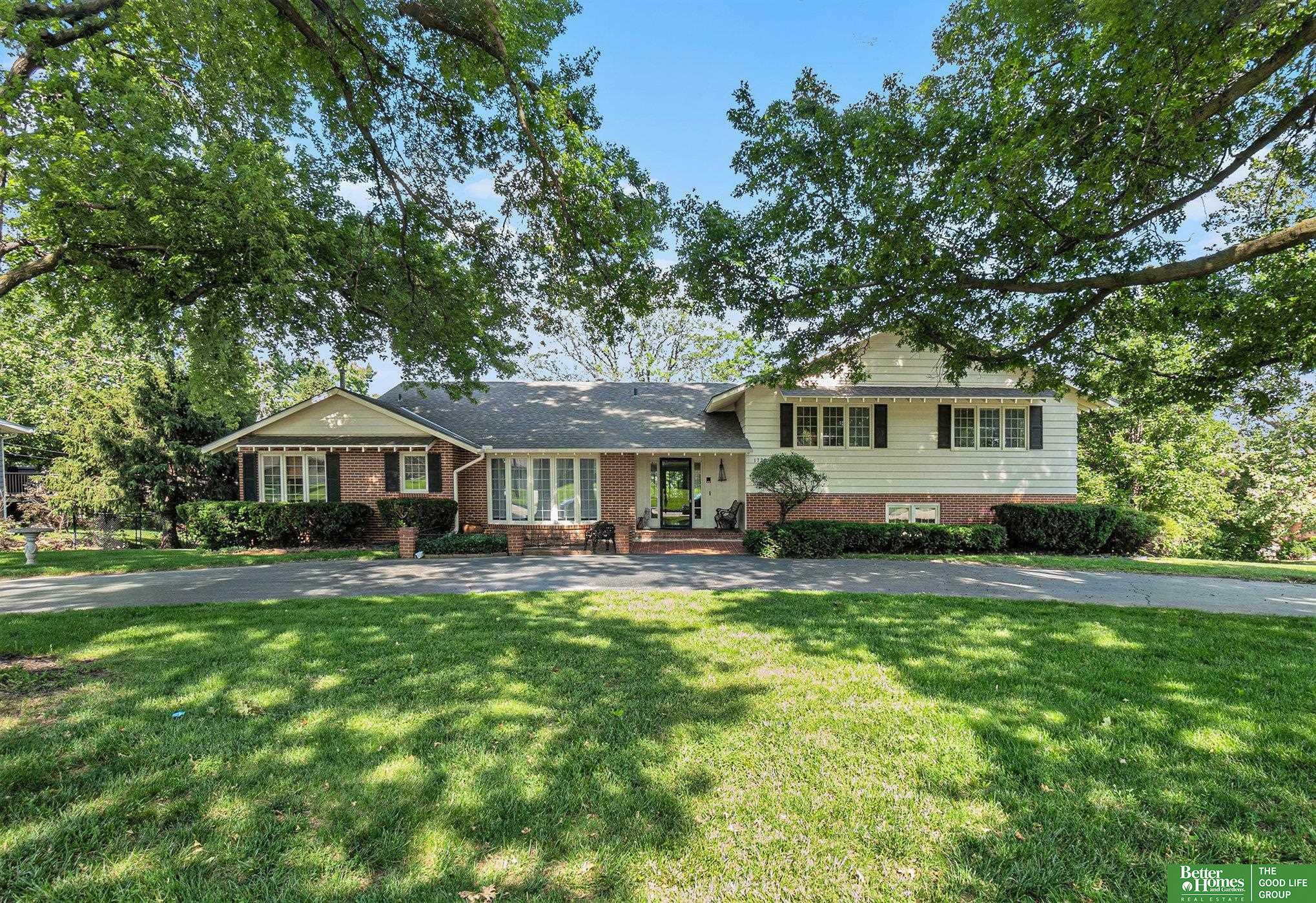 Property Photo: 1729 S 76th Avenue NE 68124