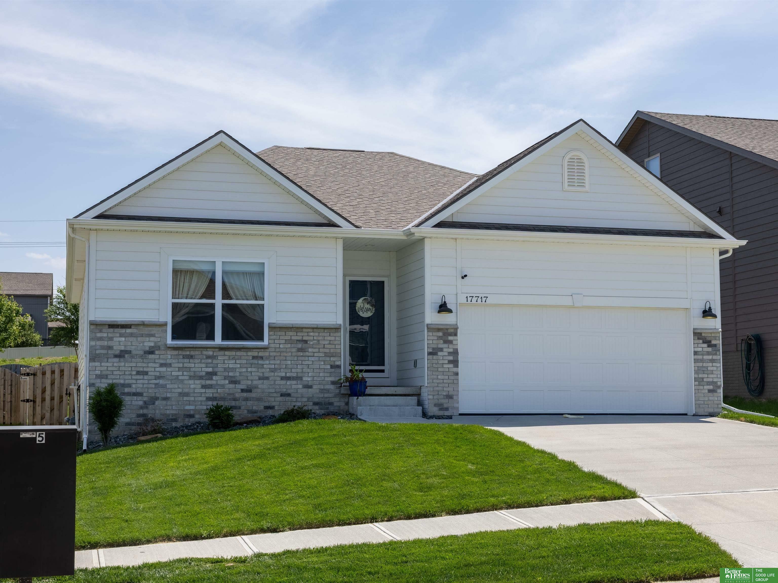 Property Photo: 17717 Ogden Street NE 68116