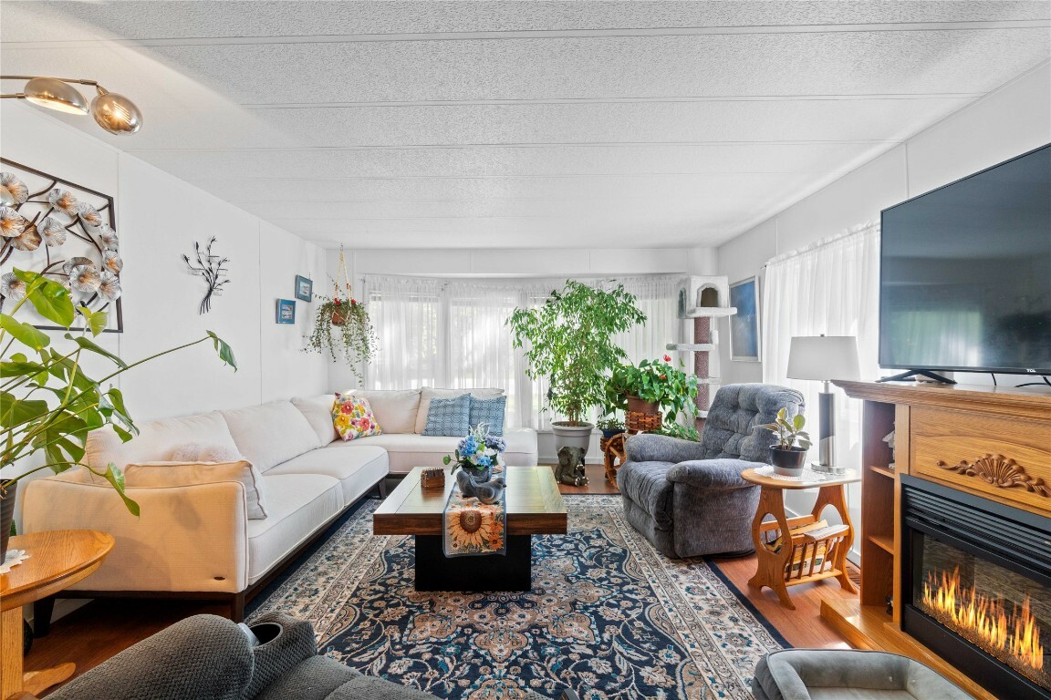 Property Photo: 1361 30 Street SE 1 BC V1E 2N4