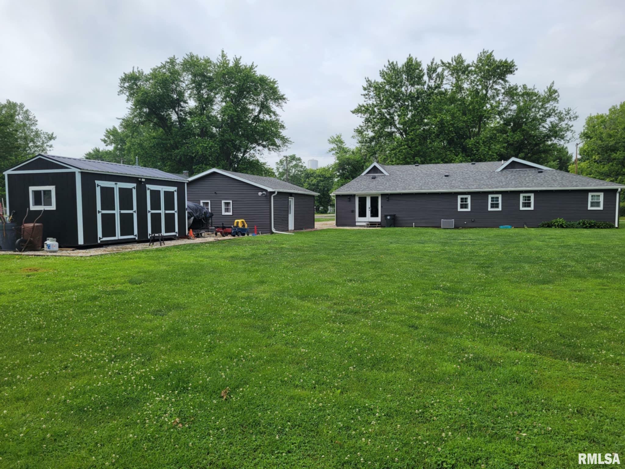 Property Photo: 614 E 8th Street IL 61563