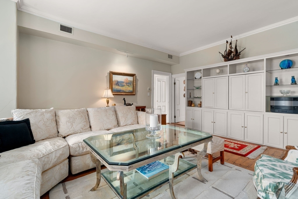 Property Photo: 33 Chestnut St 5 MA 02108