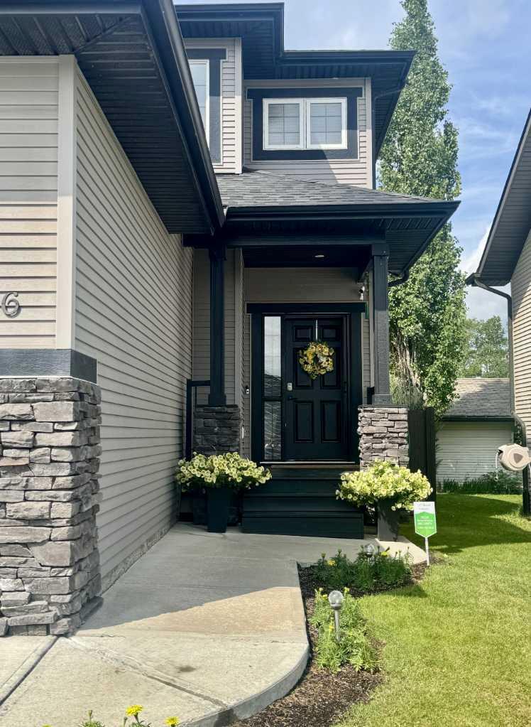Property Photo:  6826 59 Street Close  AB T4T 1V9 