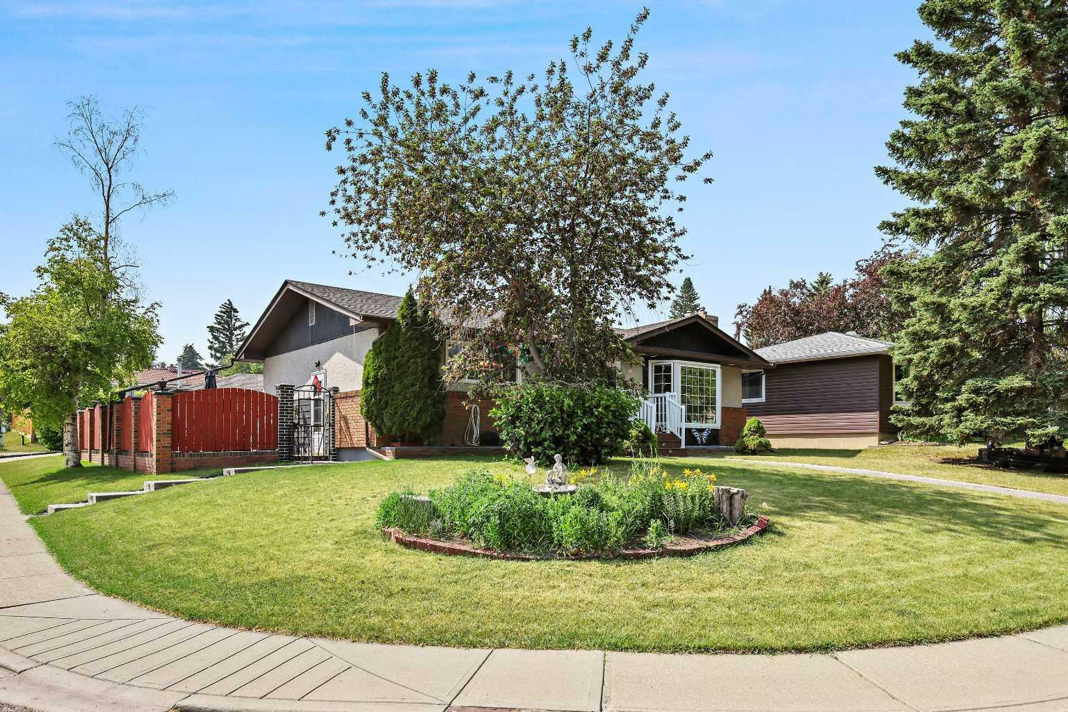 Property Photo: 8627 Athabasca Street SE AB T2H 1S2