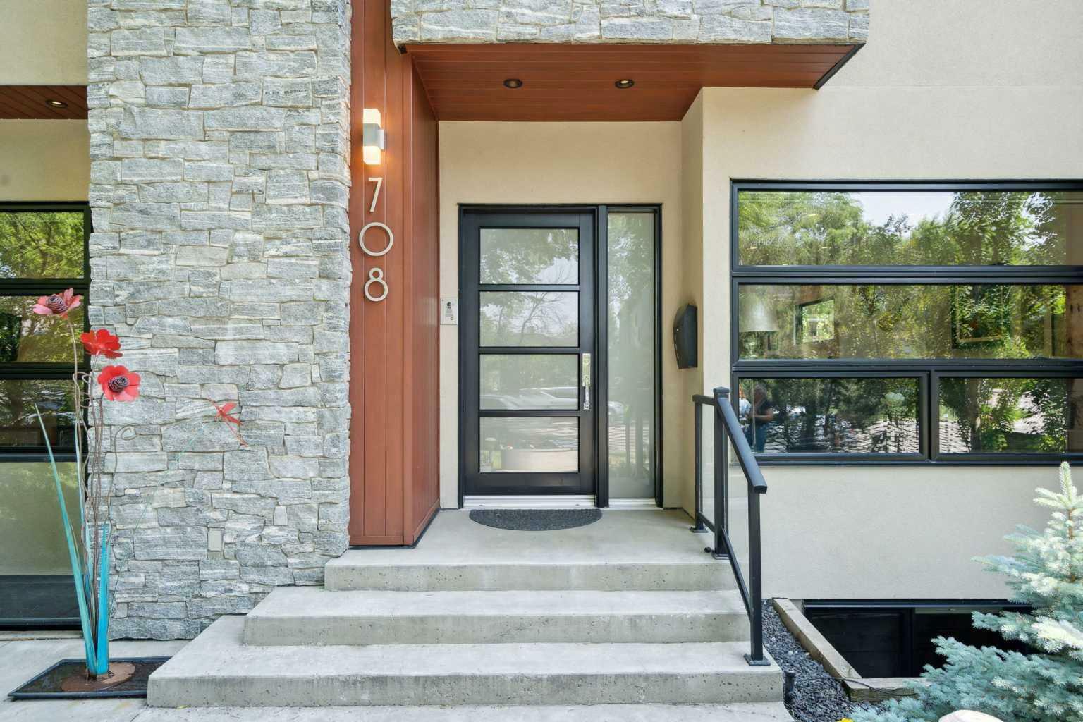 Property Photo:  708 33A Street NW  AB T2N 2X1 