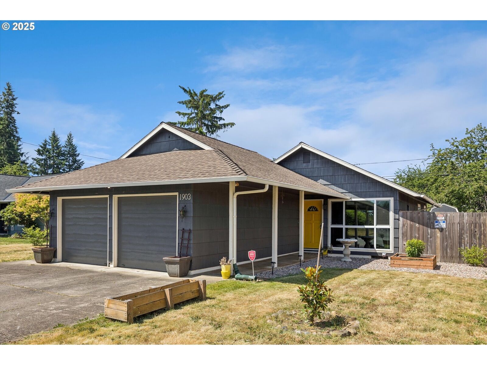 Property Photo:  1903 SE 158th Ave  OR 97233 