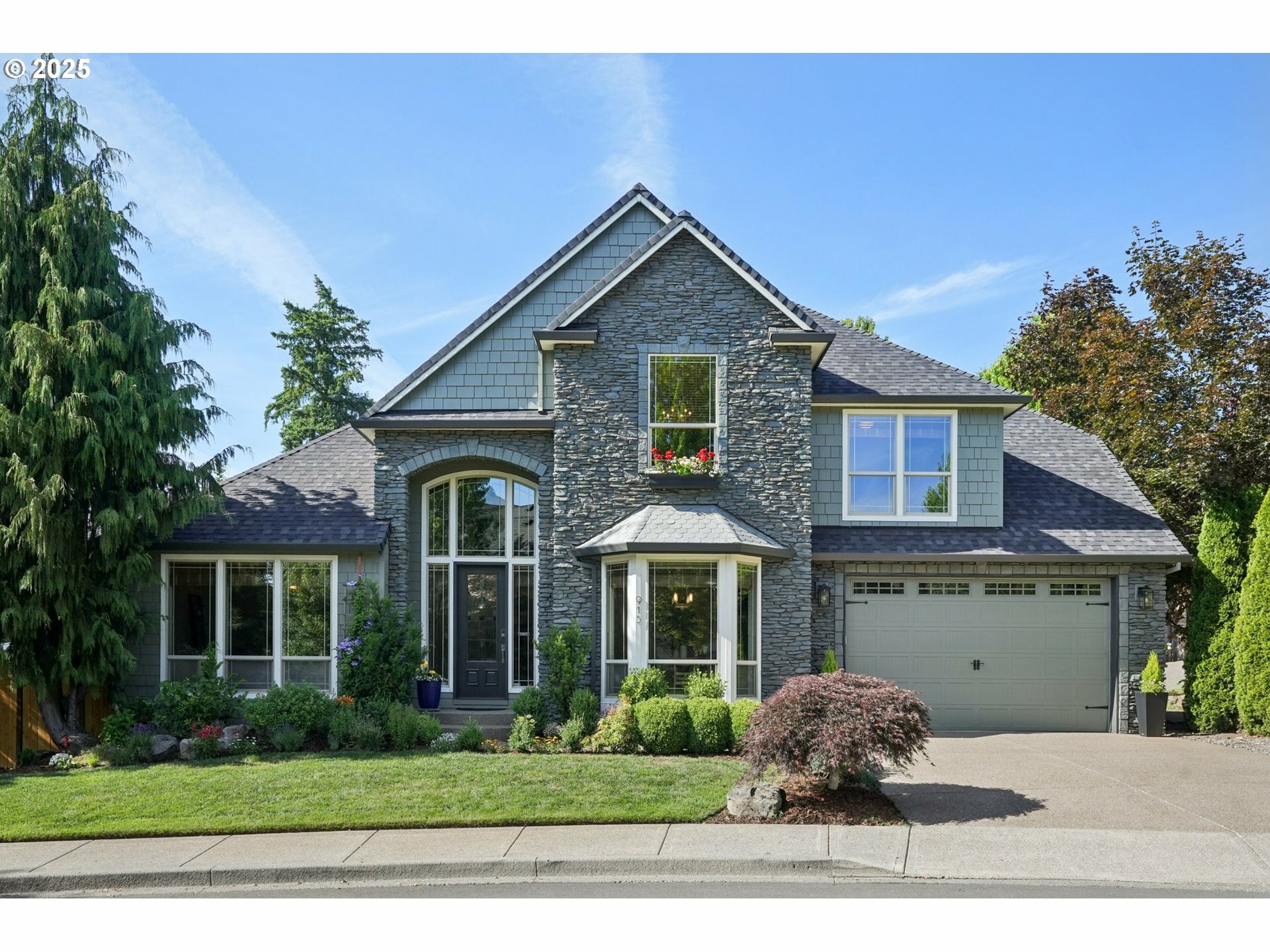Property Photo: 915 NE 36th Ave WA 98607