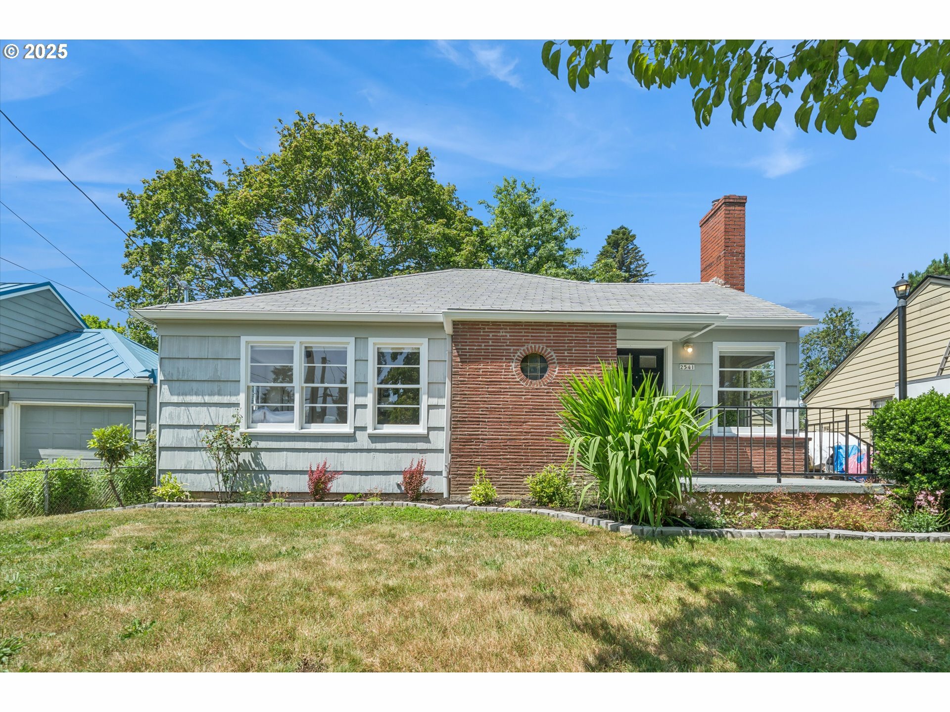 Property Photo: 2541 SE 75th Ave OR 97206
