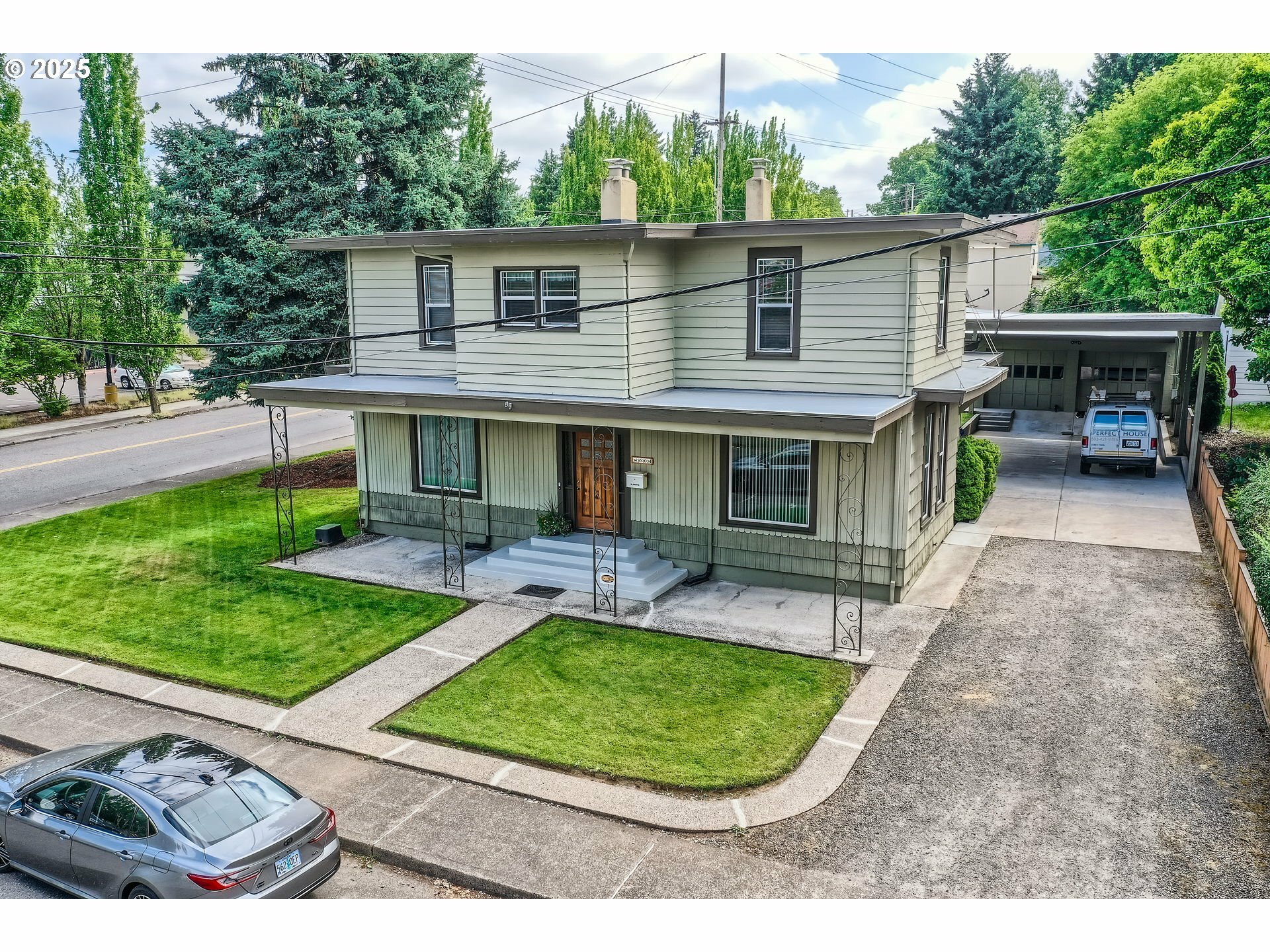 Property Photo: 4504 SE 85th Ave OR 97266