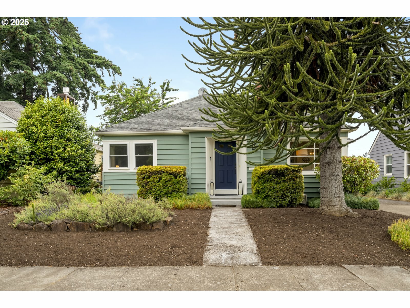 2535 N Baldwin St  Portland OR 97217 photo