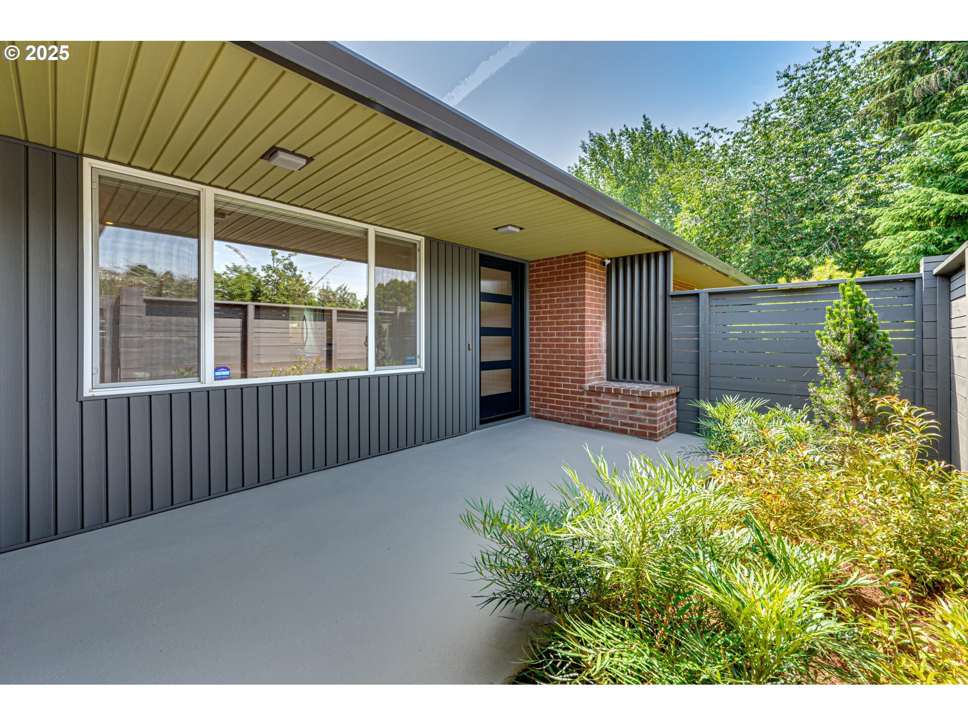 Property Photo:  607 W 35th St  WA 98660 