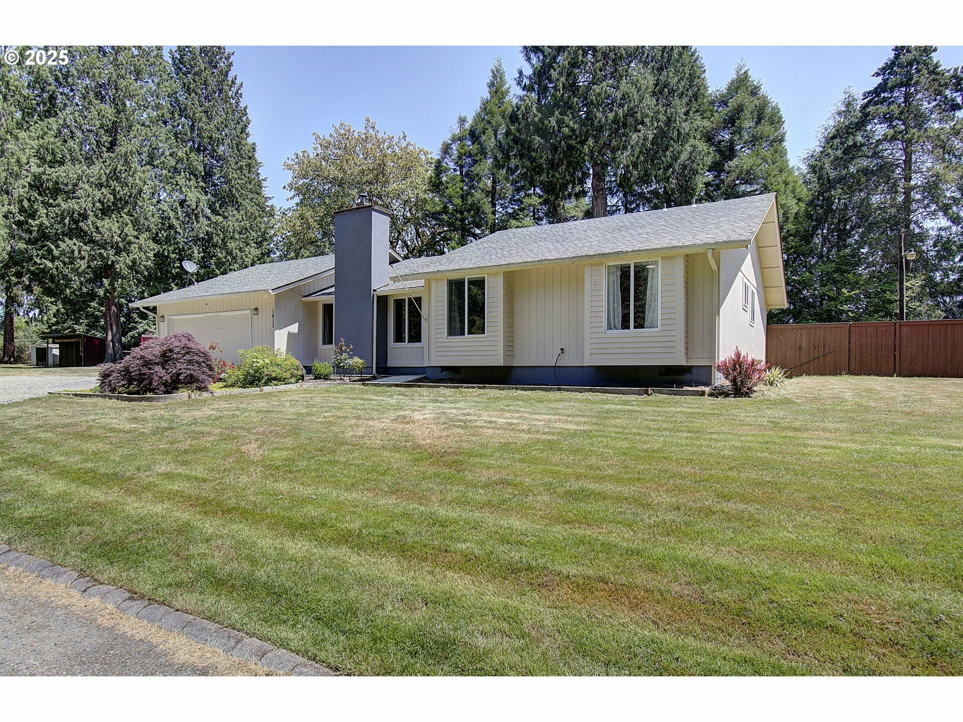 Property Photo: 1613 SE 23rd Ave WA 98604