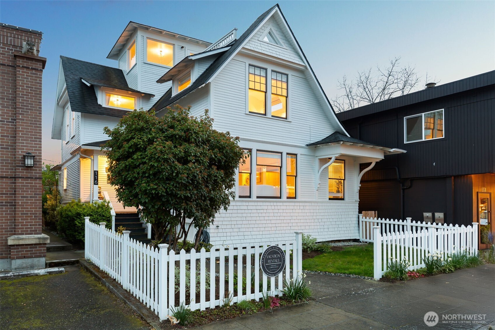 Property Photo:  116  4th Avenue N  WA 98020 